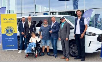 Lions Clubs aus Linz-Land helfen Eleyna bei der Anschaffung eines Fahrzeugs