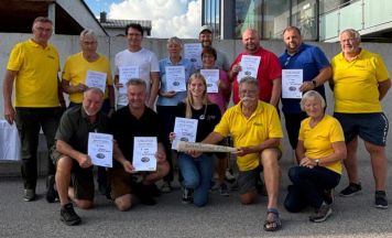 Knitteln bringt Jung und Alt zusammen