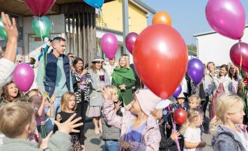 Hofkirchen feiert 50 Jahre Kindergarten beim Erntedankfest