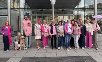 Erster Pink Walk in Leonding wirbt für Brustkrebsfrüherkennung