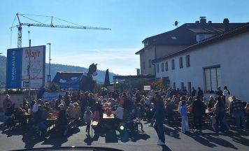 Über 200 Kinder bastelten beim Kürbisfest in Pucking