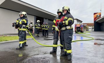 21 Ennser Feuerwehrleute bestehen Branddienstprüfung