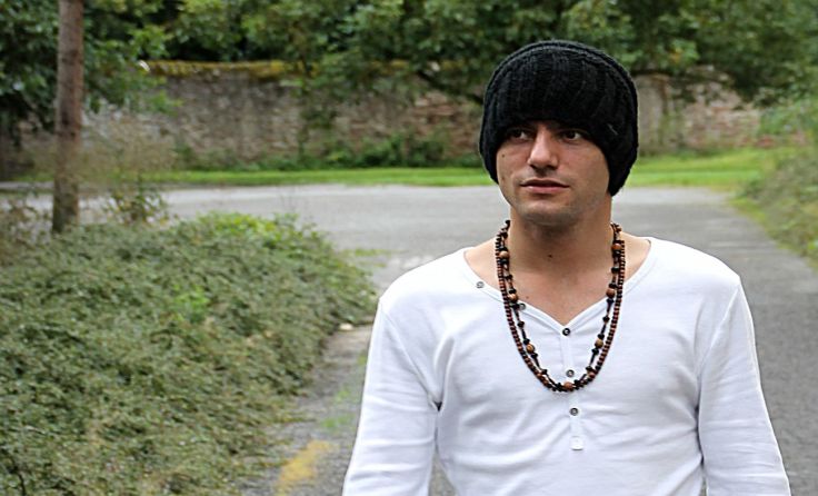 Der spirituelle Rapper SEOM gibt beim Friedensfest ein Konzert