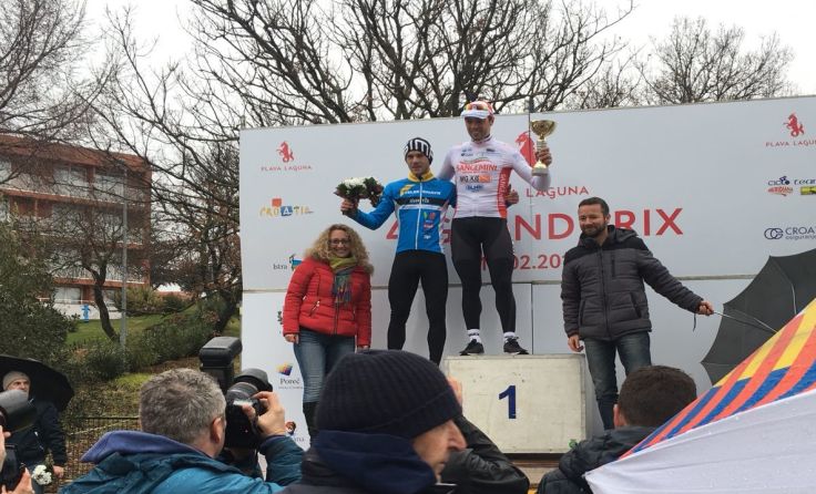 Lukas Schlemmer (li.) freut sich über den 2. Platz zum Saisonauftakt in Kroatien