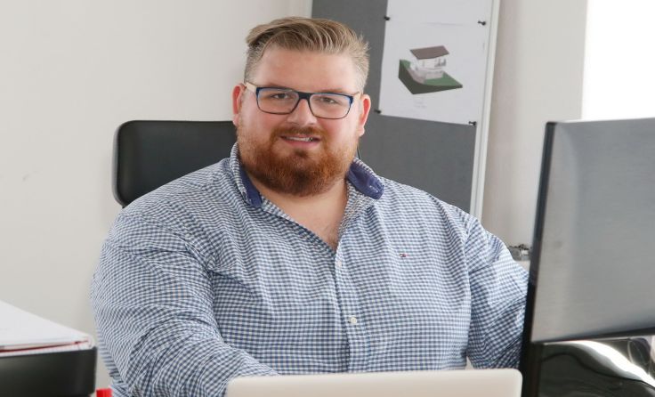 Fabian Dutzler in der neuen Beratungsstelle für Kyptowährungen in Sattledt