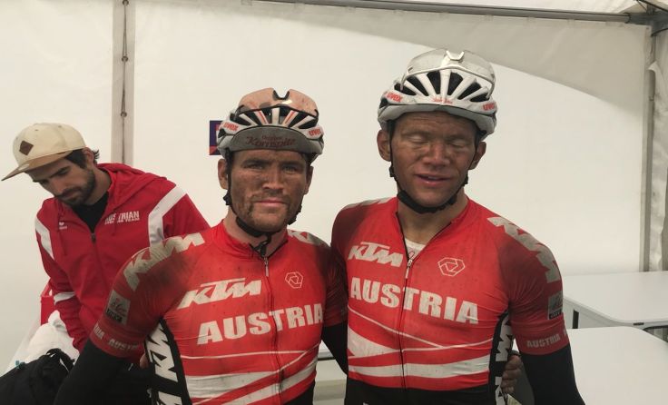 Matthias Krizek (re.) und Stephan Rabitsch (li.) nach dem Rennen in Glasgow