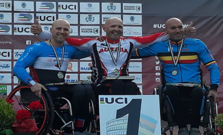 Walter Ablinger (Mitte) siegte beim Weltcup in Italien 