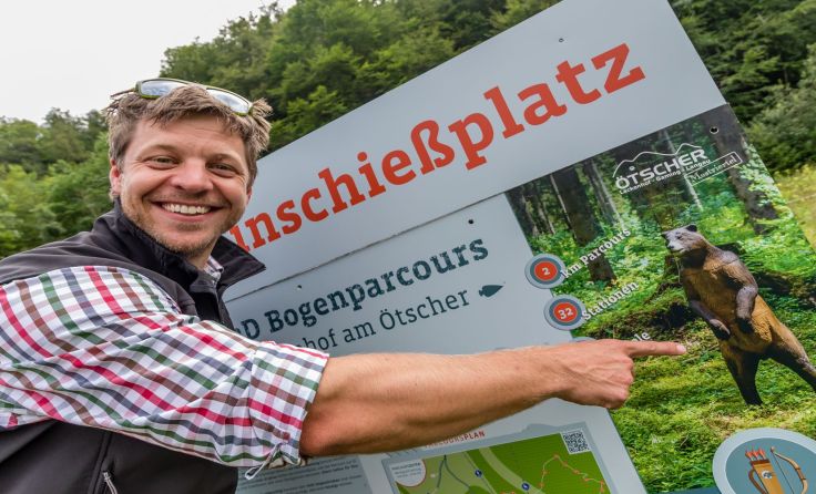Andreas Buder freut sich über den neuen 3D-Bogenparcours. (Foto: Rene Jagersberger)