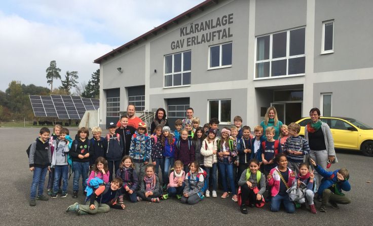 Interessierte Schulklassen bei der Kläranlage GAV Erlauftal (Foto: Stadtgemeinde Scheibbs)