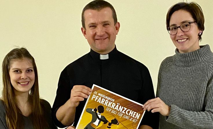 Dechant Daniel Kostrzycki (Mitte) freut sich auf den Abend. (Foto: privat)