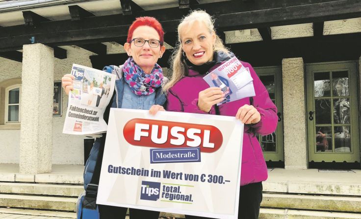 Tips-Glücksengerl Martina Haselgrübler mit Gewinnerin Sabine Zechmeister. (Foto: Michael Hairer)