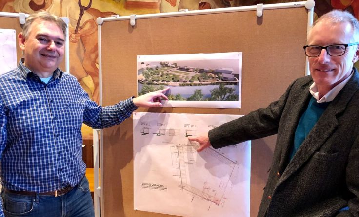 Bauamtsleiter Thomas Lichtenschopf und Architekt Georg Bauer (v. l.) (Foto: Hairer)
