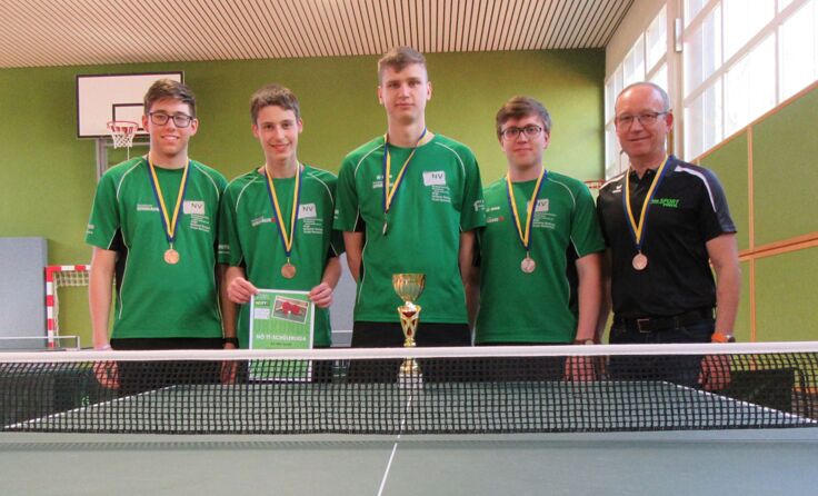 Gregor Kronstorfer, Julian Schmid, Markus Koppensteiner, Johannes Huber und Betreuer Harald Hauer