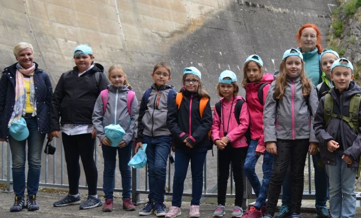 Ein etwas mulmiges Gefühl hatten die Schüler, als es bis zum Grund der Staumauer ging. Foto: EVN