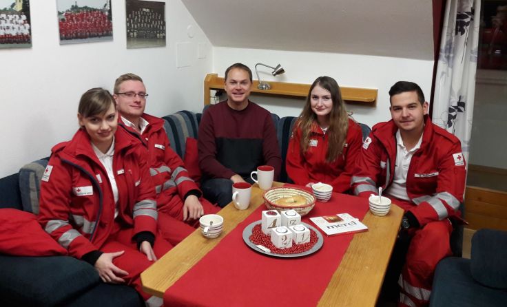 Die Blaulichtorganisationen sind auch an Feiertagen rund um die Uhr im Einsatz. Fotos: NÖAAB