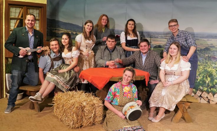 Viele lustige Szenen und Dialoge auf der Bühne erwartet die Besucher. Foto: Landjugend Pölla