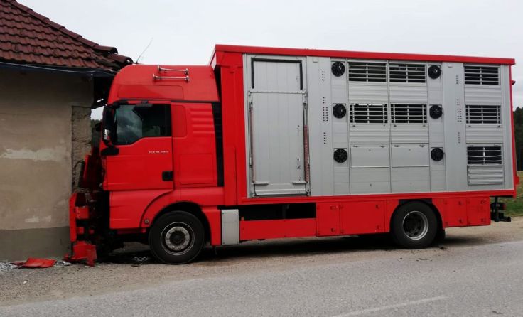 Foto: Der Lenker befand sich zum Zeitpunkt des Unfalles nicht im Fahrzeug. Fotos: FF Pehendorf