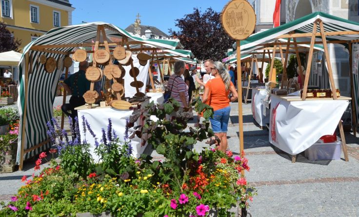 Auch beim Rathausmarkt gilt Nasen- und Mundschutz anlegen. Foto: WTM Zwettl