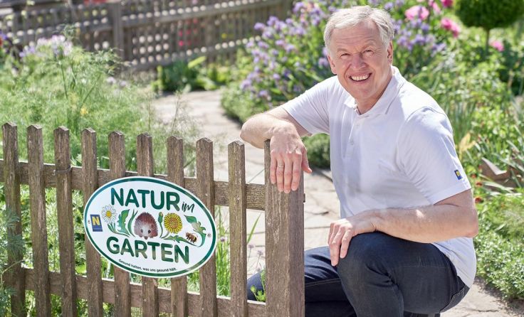 Landesrat Martin Eichtinger setzt sich für einen ökologischen Garten ein. Fotocredit: Monihart