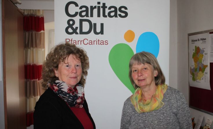 Übergabe in der PfarrCaritas Frau Uschi Neubauer (links) folgt Theresia Haider; Foto: Caritas