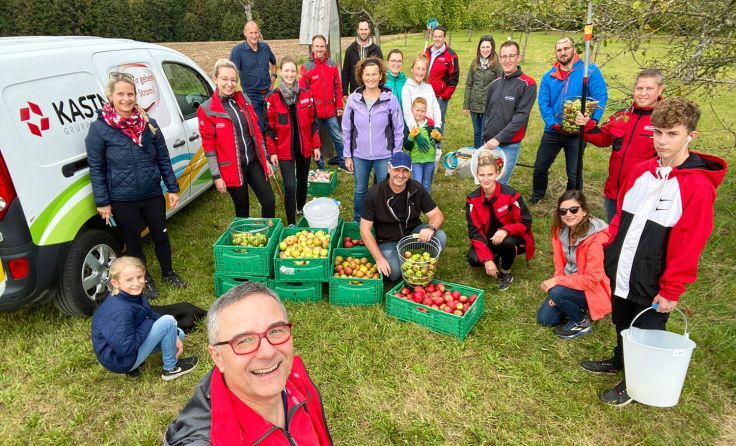 Kastner-Mitarbeiter bei der Apfelernte; Foto: Kastner
