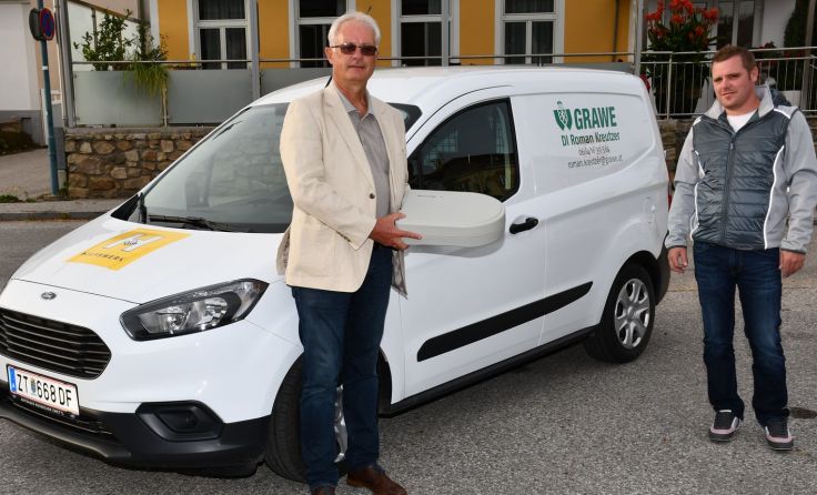 V.l.: Werner Preiss, Hilfswerk Zwettl und Roman Kreuzer von der GRAWE Zwettl; Foto: Hilfwerk Zwettl