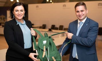Waldviertler Regionalverbandsobmann Brandweiner im Gespräch mit Bundesministerin Köstinger