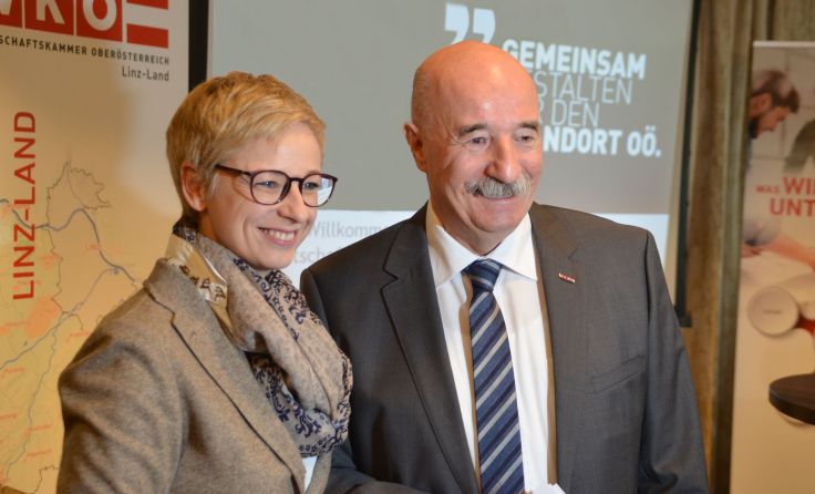 Doris Hummer (li.) mit Manfred Benischko. Foto: WKO Linz-Land