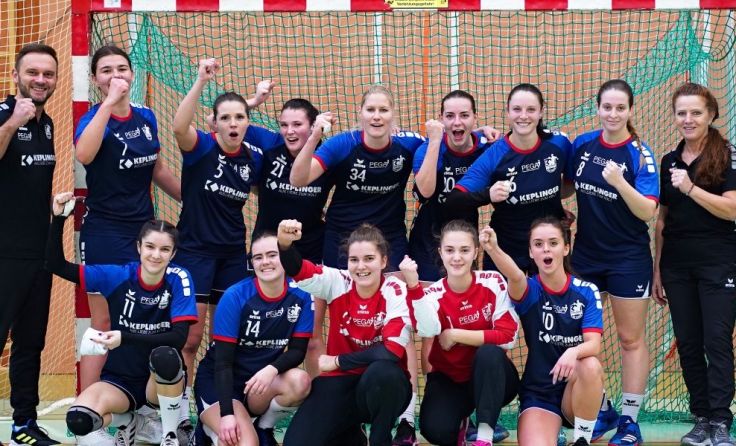 Die Trauner Handball-Ladies freuen sich über ihren 24:17-Erfolg. Foto: SK Traun