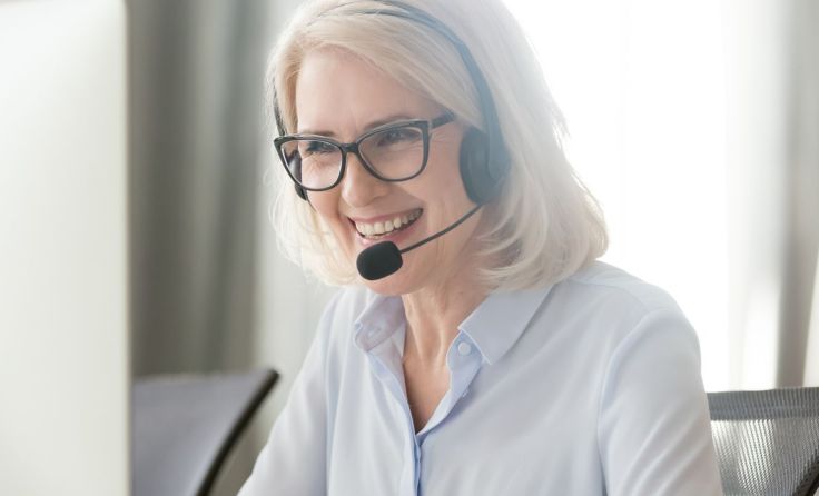 Die TelefonSeelsorge OÖ berät im Chat. Foto: shutterstock.com/fizkes