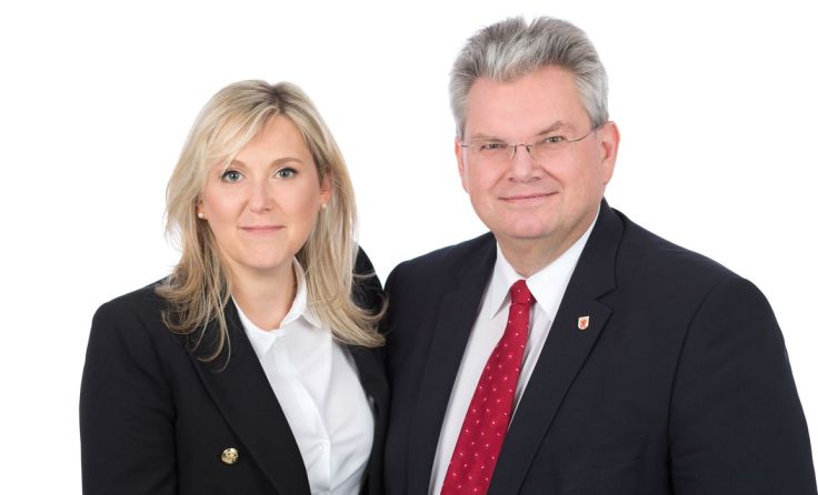 Bürgermeisterin Naderer-Jelinek und Finanzstadtrat Kronsteiner Foto: Margit Berger