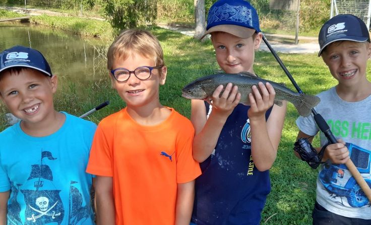 Die Kids freuten sich über den Fang. Foto: FPÖ Kematen
