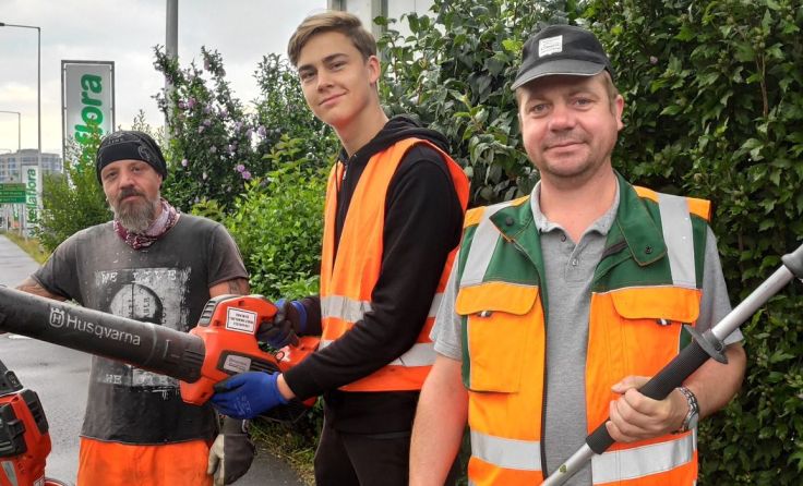Die Mitarbeiter des Stadtservice arbeiten vermehrt mit Akku-Geräten. Foto: Stadt Leonding