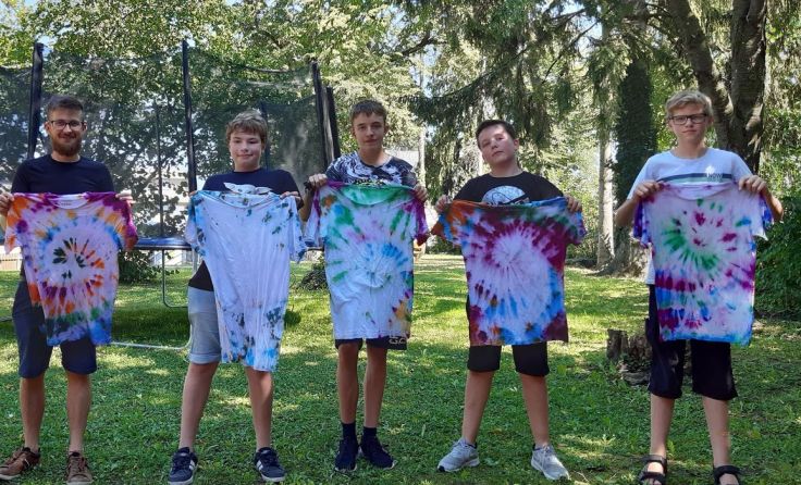 Mit etwas kreativem Geschick wurde den T-Shirts neues Leben eingehaucht. Foto: Juz Hörsching