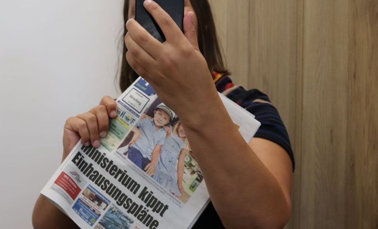 Selfies mit der Tips-Zeitung in Allhaming machen und Preise abstauben Foto: Tips