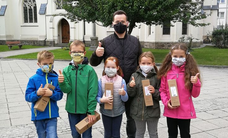 Die Kinder malten ihre schönsten Erlebnisse der heurigen Ferien. Foto: Eckhart