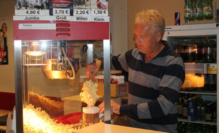Seit 25 Jahren betreibt Gerald Schmidlehner das Kino in Kirchdorf. Foto: Winkler-Ebner