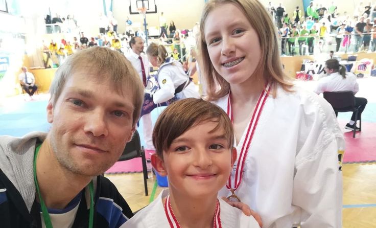 Amar Sejkic (Mitte) und Agnes Wöckl mit Trainer Michael Weidinger. Foto: Weidinger