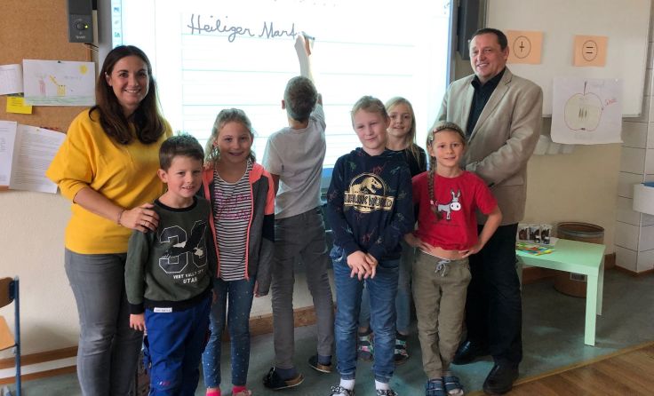 Die Kinder der VS Inzersdorf freuen sich über die neuen Gerätschaften. Foto: VS Inzersdorf