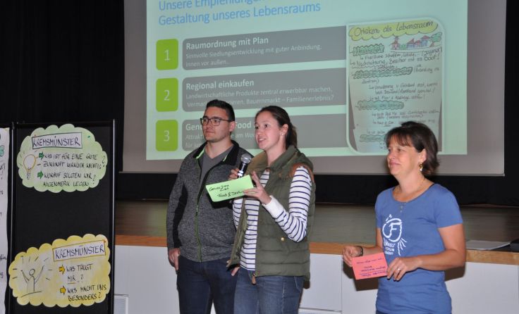 Die BürgerInnen-Räte beim Vorstellen ihrer Ideen im Kulturzentrum. Foto: Gemeinde Kremsmünster
