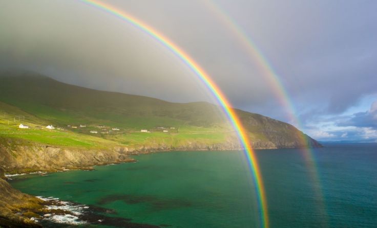 Irlands schroffe Küste entlang der Halbinsel Dingle im County Kerry. Foto: Beyer