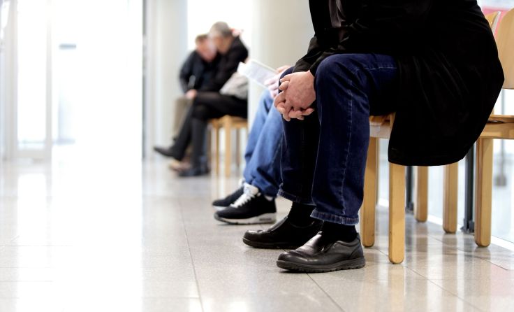 Auf Arbeitssuche beim AMS. Symbolfoto: Weihbold