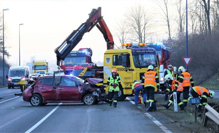 Für die Aufräumungsarbeiten musste die B 139 gesperrt werden. FOTO: FOTOKERSCHI.AT / DRAXLER