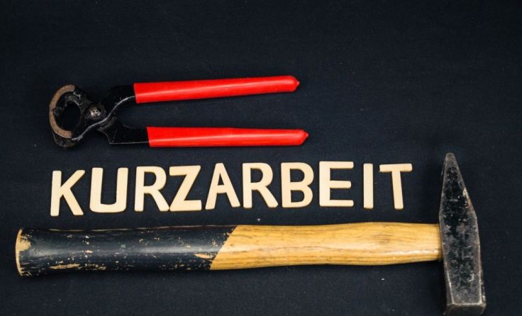 Nähere Informationen zur Kurzarbeit unter www.jobundcorona.at Foto: shutterstock.com/Steidi