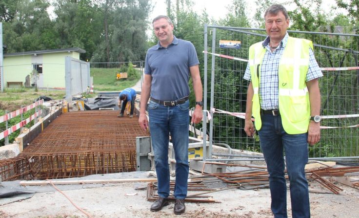 Baustellenbesichtigung: Manfred Baumberger und Alfred Ramler, Stadtamt Foto: Stadtgemeinde Ansfelden