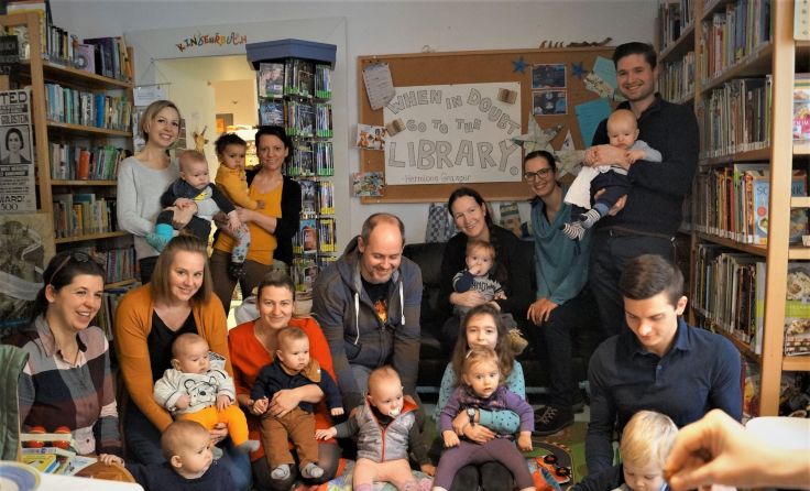 Interessierte Eltern tauschten sich in der Bücherei aus. Foto: Stadtbücherei Eferding