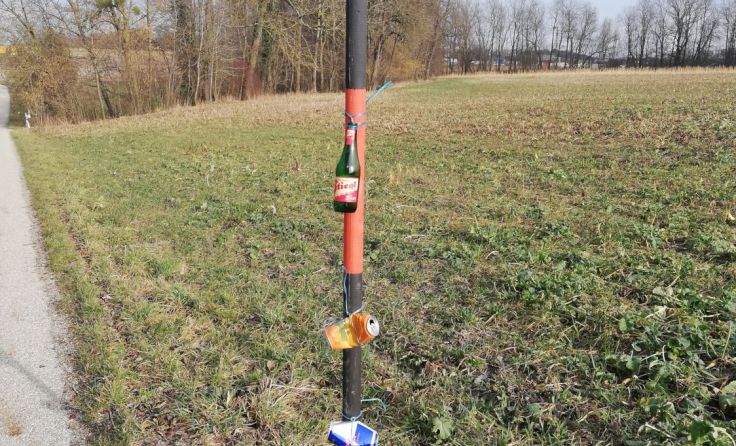 Müll neben den Straßen ist für viele Bauern ein Problem. Foto: Privat