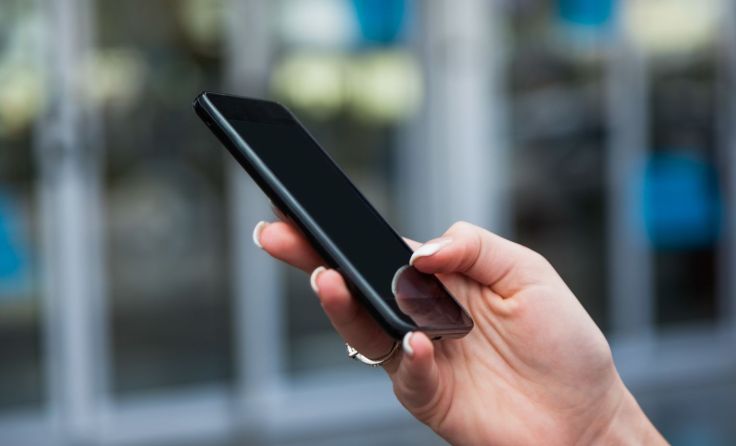 Bei den Kursen können Senioren von Schülern neue Smartphone-Tricks lernen. Foto: Wodicka