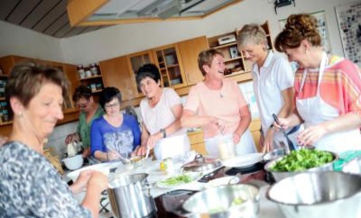 Im Kurs mehr über gesund Ernährung lernen. Foto: Weihbold