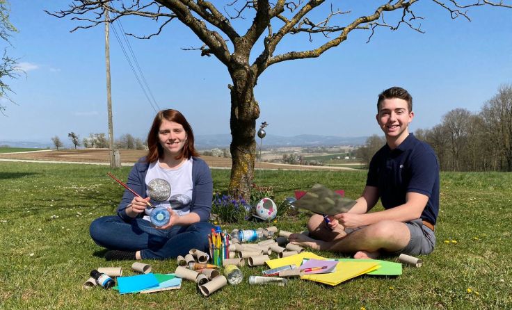 Vanessa und Raffael Ehrengruber sind schon im Bastelfieber. Foto: Landjugend Eferding